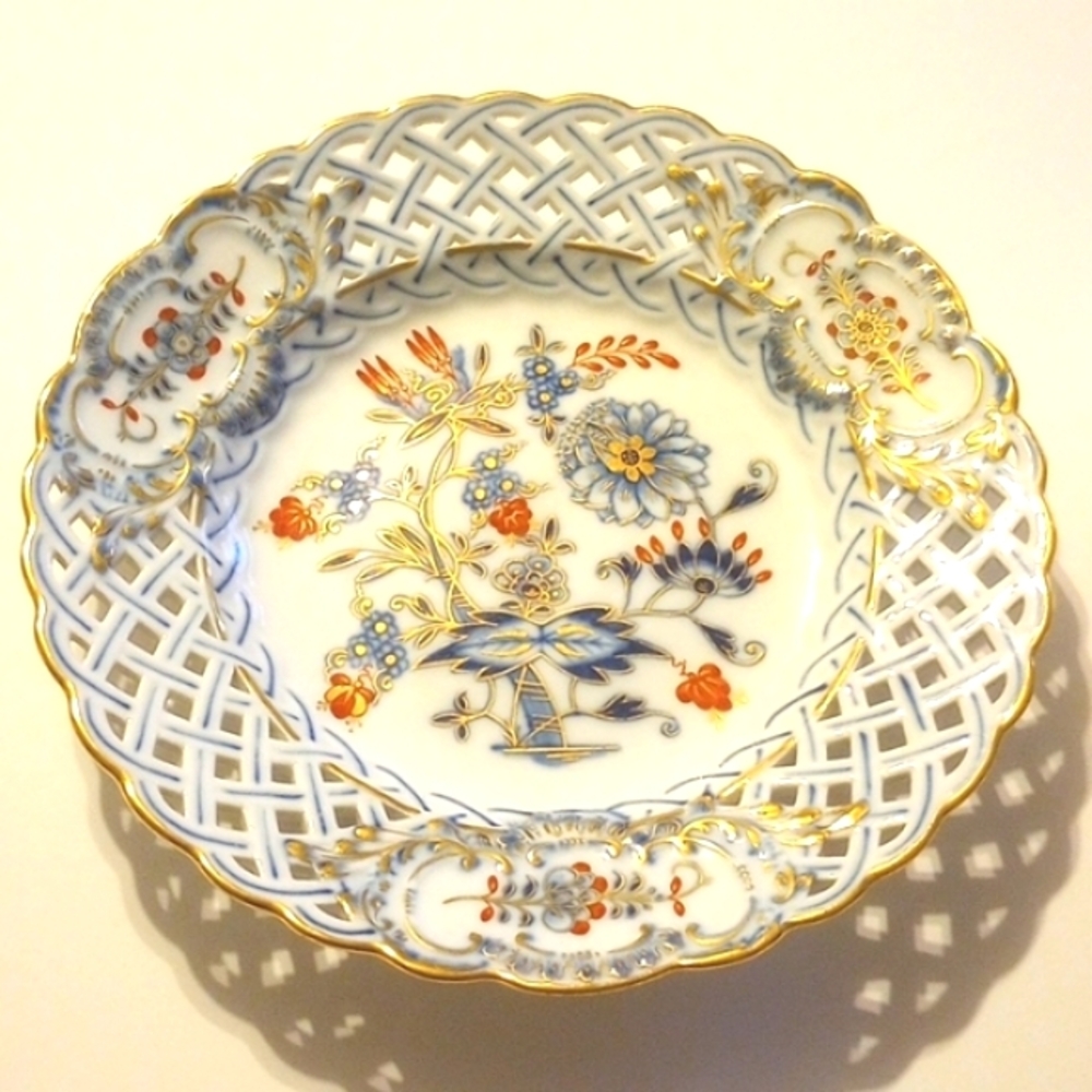 RARE 2 Meissen Antique -  Plates Blue Onion "Buntes Zwiebelmuster " Porcelain